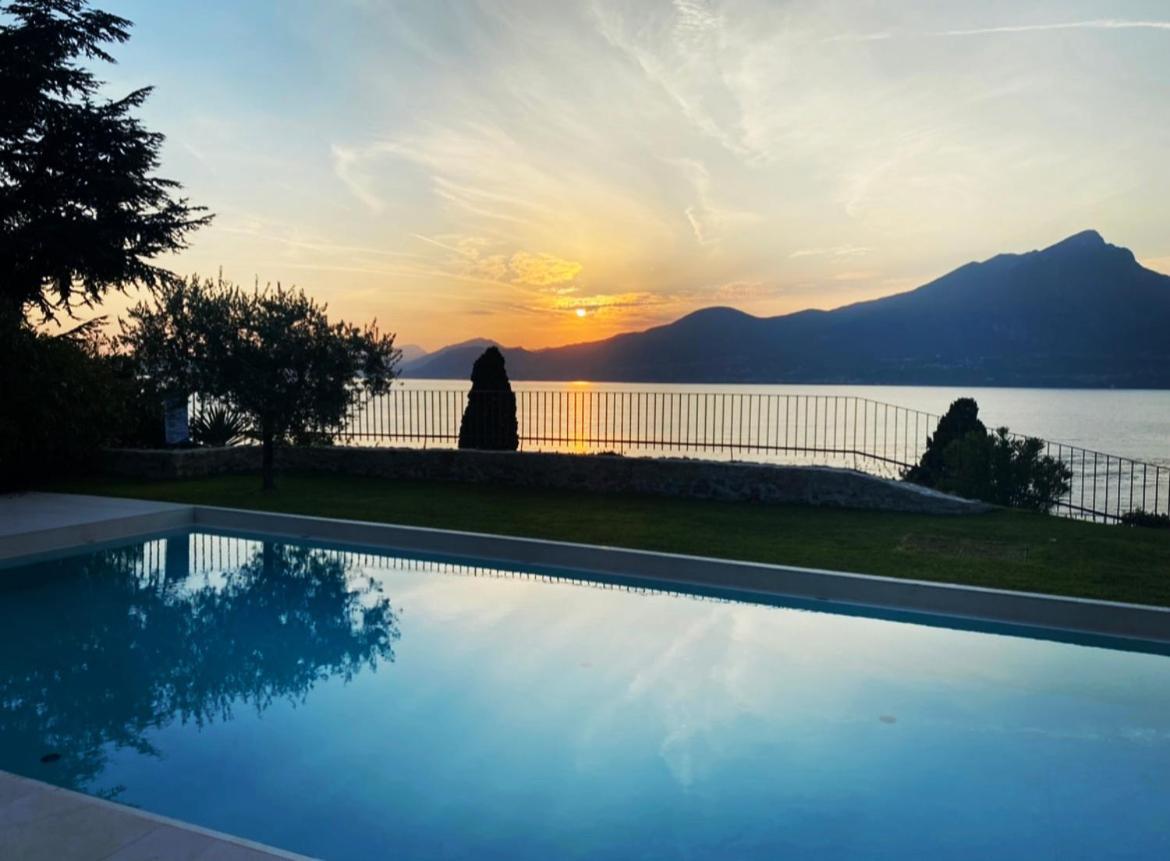 Le Rocce Lägenhet Torri Del Benaco Exteriör bild